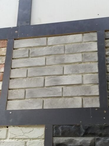 kafeli: Boz rəngli dekorativ kərpic paneli - Material: dekorativ daş/kərpic