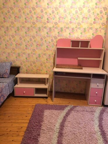 Uzunmüddətli kirayə evlər: Üçmərtəbəli həyətli ev kirayə/təklif olunur. Xüsusiyyətlər: - Geniş — 11