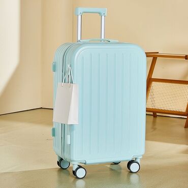 б у чемодан: Чемодан!👍🏻Новый, нежно-голубой цвет, среднего размера, шикарного