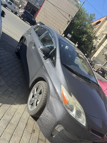 минивэн тойота 7 мест левый руль цена: Toyota Prius: 2015 г., 1.5 л, Автомат, Гибрид, Седан