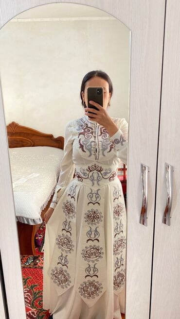 свадебное платье ручной работы: Продам платье для кыз узатуу той, ткань лён, ( есть два белдемчи