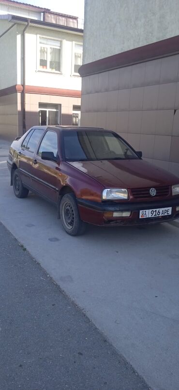 Volkswagen: Volkswagen Vento: 1994 г., 1.8 л, Механика, Бензин, Седан