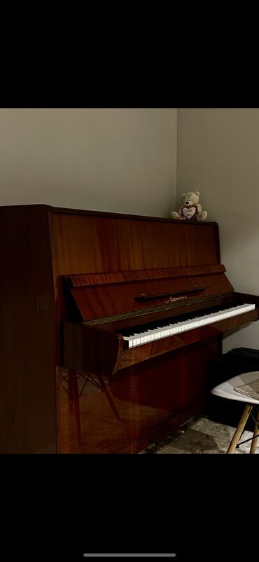 маленькое пианино: Фортепиано в хорошем состоянии 10/10 Самовывоз Алмедин 1 улица Ленина