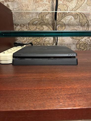 PlayStation 4 Slim + геймпад DualShock 4 - Консоль PS4 Slim (линейка