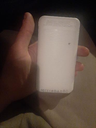 akumlyator dolduran aparat: Borofone daşınan enerji bankı (powerbank) - Rəng: ağ - LED rəqəmsal — 4