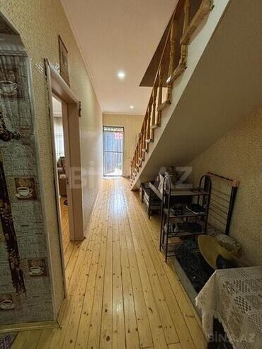 Həyət evləri və villaların satışı: İki mərtəbəli həyət evi - Ümumi plan: 2 mərtəbə, balkonlu fasad — 32