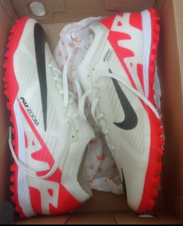 Бутсы: Продаю Сороконожки Nike Air Zoom в хорошем состоянии