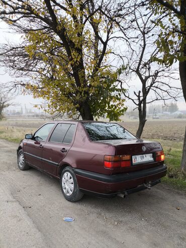 хотите авто: Volkswagen Vento: 1994 г., 1.8 л, Механика, Газ, Седан