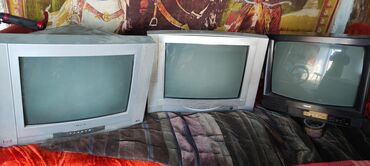 Продаю 3 телевизора серый и чёрный рабочие ток чёрный чуть пригает