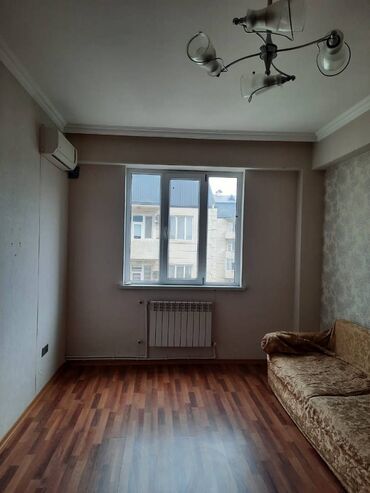 Uzunmüddətli kirayə mənzillər: Kirayə verilir. Ev kristal 1-in girişində yerləşir .Bütün əşyaları — 8