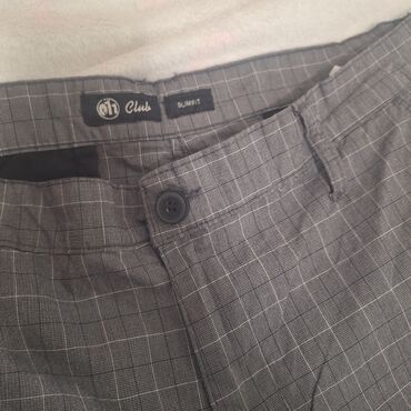 Pantalone: Prodajem slim fit pantalone udobne savrsene za izlaske poslovne i — 12