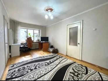 срочно сдаётся квартира маладая гвардия: 2 комнаты, 40 м², Хрущевка, 1 этаж, Старый ремонт