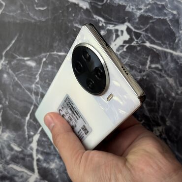 Tecno: Tecno Spark 20 Pro, Б/у, 256 ГБ, цвет - Белый, 1 SIM, 2 SIM, eSIM — 16