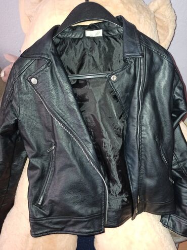 zenski kaput crni: Zenska kozna jakna, xs/s velicina, strukirana