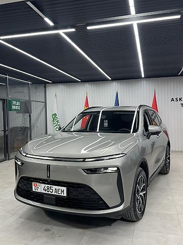 byd e6: Электромобиль кроссовер (серебристый кузов, 5 дверей, 5 мест) — 1