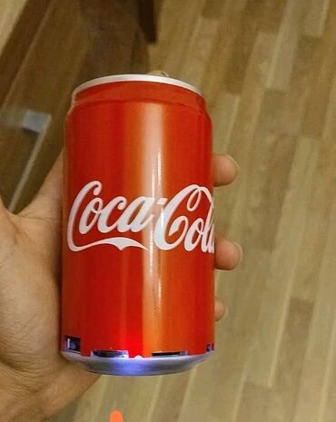 Qulaqcıqlar: Kola bankasına bənzər mini portativ Bluetooth dinamik - Dizayn
