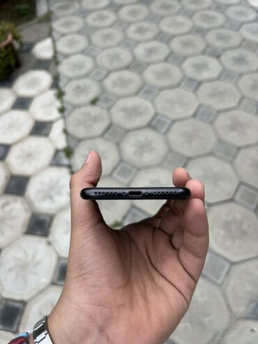 Apple iPhone: IPhone 7, 32 GB, Qara, Barmaq izi — 6