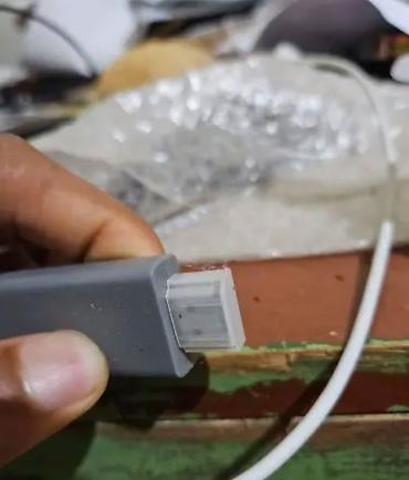 telefon konsolu: USB-A, USB-C və HDMI konnektorları üçün silikon/TPU materialdan — 2