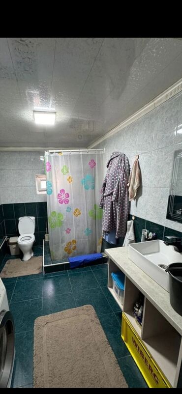 дом район кудайберген: 75 кв. м, 4 бөлмө, Унаа токтотуучу жай, Сарай, Забор, тосулган