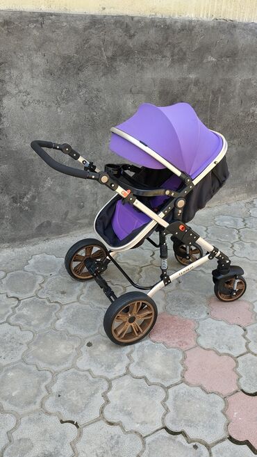коляска детская: Коляска, цвет - Фиолетовый, Б/у