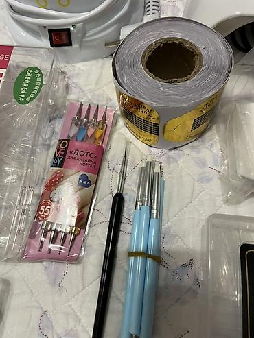 Другое оборудование для салонов красоты: Набор для маникюра В комплекте: - УФ/LED лампа SUN 5. - — 4