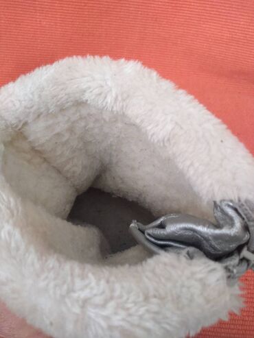 Čizme: Cizme za devojcicu sa krznom unutra. Dvobroj 34-35, a izmerena duzina — 2