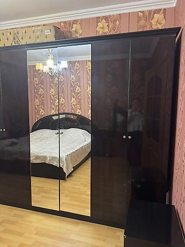 divar skaflari: İşlənmiş, 6 qapı, Güzgülü, Qəhvəyi, Açılan, Düz dolab — 2