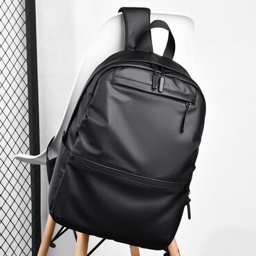 школьная сумка: Продаётся новый рюкзак 🎒 ✅ Цвет: чёрный ✅ Водоотталкивающий материал ✅