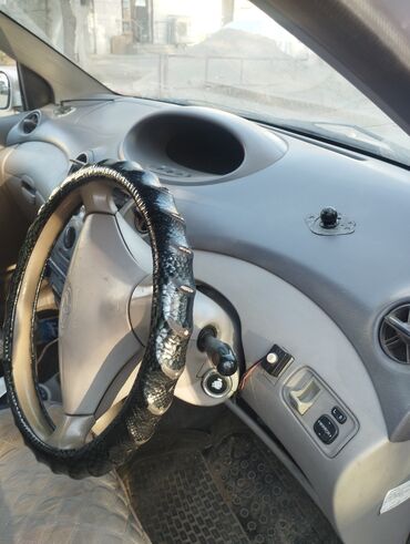 телешка для авто: Toyota Platz: 2001 г., 1.5 л, Автоматические, Бензин, Седан