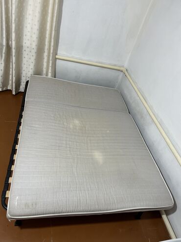 мебель спалный: Диван-кровать, цвет - Белый, Б/у