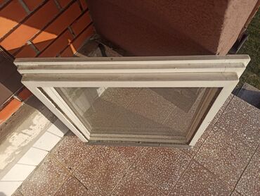 Prozori: Dva prozora bez okvira: veći 69x71,5cm duplo staklo i manji 50x47,5 — 9