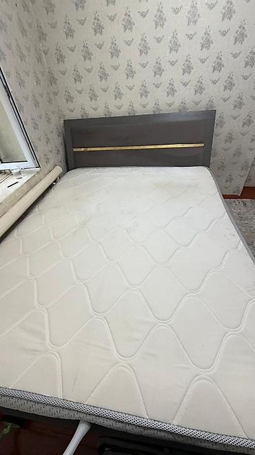 продаю кровать двуспальная: Двуспальная кровать, Б/у, С матрасом, длина - 2 см — 2