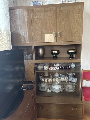 Qonaq otağı dəstləri: İşlənmiş, Komod, Kredit yoxdur, Rumıniya