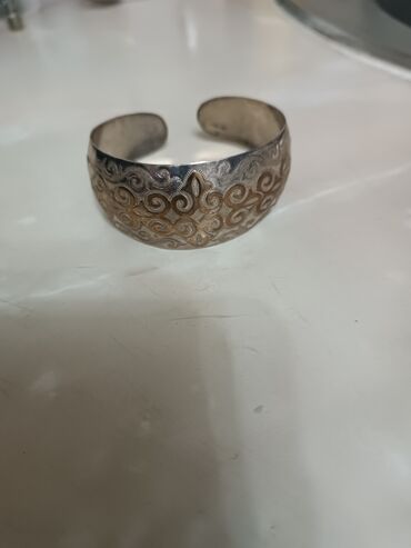 старинное кольцо: Старинный бросасле и кольцо тоже с золотым арнаментом