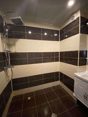 Uzunmüddətli kirayə mənzillər: Kristalin binasinda 13/3 mertebesinde 3 otaqli ev 550 azn evde bütun — 16