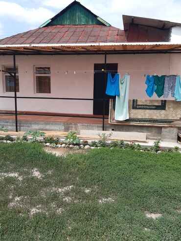 продаю дом бишкек ак орго: Дом, 78 м², 3 комнаты, Собственник, Старый ремонт