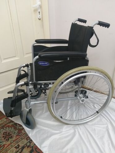 Invalidska kolica: Francuska invalidska kolica poznate marke INVACARE u veoma ocuvanom — 1