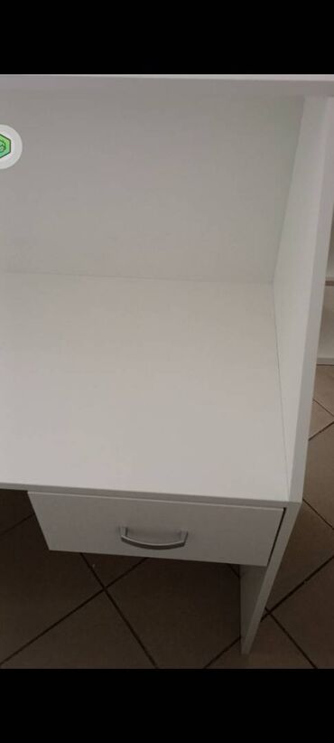 Ostali nameštaj: Pult 7 Materijal i Dekor: Izrađuje se od univera debljine 18mm u — 13