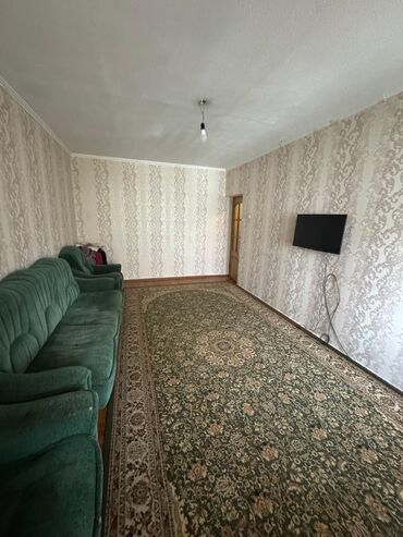 Сельхоз предприятия: 2 комнаты, 68 м², Индивидуалка, 3 этаж, Старый ремонт