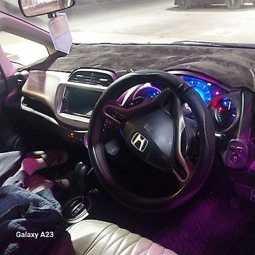 Honda: Honda Fit: 2010 г., 1.3 л, Вариатор, Гибрид, Хэтчбэк — 8