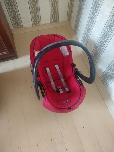 купить бу коляску: Çicco firmasının qırmızı rəngli uşaq avtomobil oturacağı. Bu
