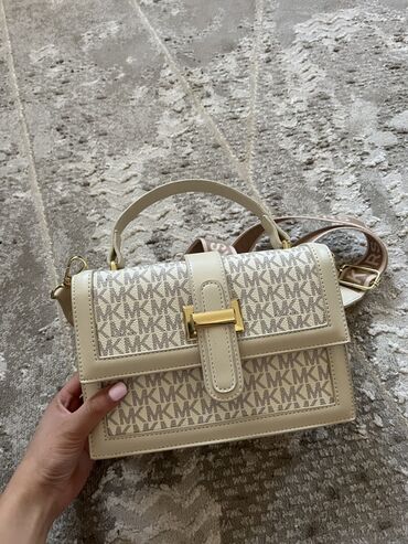женские сумки кросс боди: Классикалык сумка, Michael Kors, Материалы: Жасалма булгаары, Куру жөнгө салынат, Аялдарга