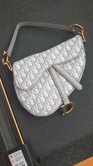 zenska kozna torba trendy: Dior torba (replika 1/1)kozni kaiš,u odličnom stanju, plaćena 250e