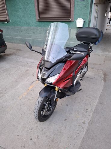 Honda: Honda Forza (serija maxi skutera) – crveno/crna - Snažan i ekonomičan — 10