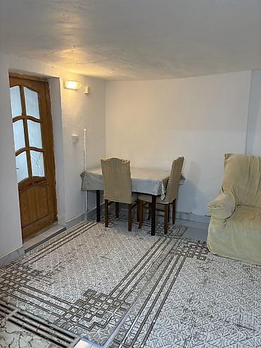 suraxanı: 1 otaqlı mətbəx və sanitar qovşaq qaz su işıq şəraiti var, Qaraçuxurda — 3