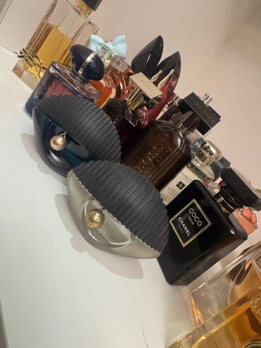 Ətriyyat: Brend ətirlərdən nümunə həcmlər satılır. Həcm və qiymətlər: - 10 ml — 10