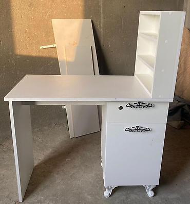 dırnaq masasi: Düz masa, Stulsuz, Polkalı, Siyirməli, Sadə laminat — 1