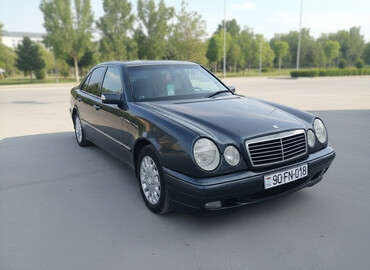 Mercedes-Benz: Mercedes-Benz E-Class: 2.2 l | 1999 il Sedan — 2