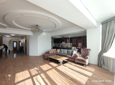 Долгосрочная аренда квартир: 3 комнаты, Риэлтор, Без подселения, С мебелью полностью — 4