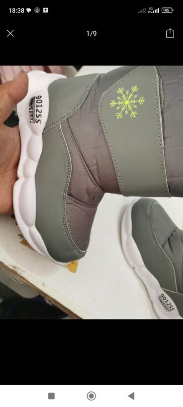 Детская обувь: Детская обувь — несколько моделей на выбор: 1) Кроссовки с подсветкой — 10